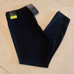 NWT Nike One Luxe Women's Mid-Rise 7/8 Leggings in Black